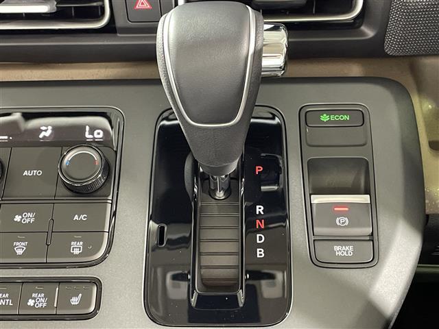 【シフトレバー】シフトも操作しやすく快適なドライブを楽しんでいただけます！