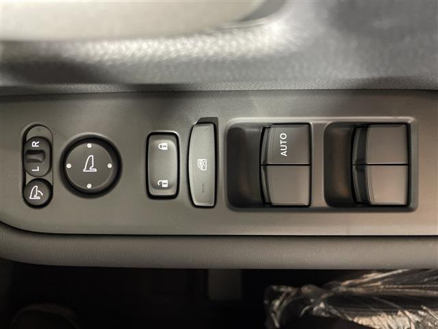 【窓操作部】軽い力で、窓を開けたり閉めたりすることができます！掲載箇所以外にご希望の写真がございましたら、お気軽にお問い合わせ下さい！メールや郵送でお送りさせていただきます。