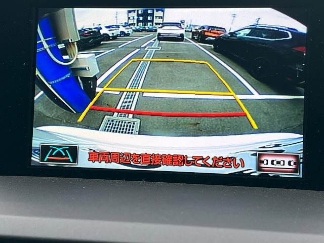【カラーバックモニター】を装備しております。リアの映像がカラーで映し出されますので日々の駐車も安心安全です。