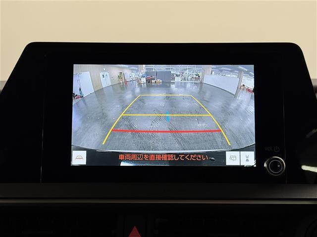 【バックカメラ】駐車時に後方がリアルタイム映像で確認できます。大型商業施設や立体駐車場での駐車時や、夜間のバック時に大活躍！運転スキルに関わらず、今や必須となった装備のひとつです！