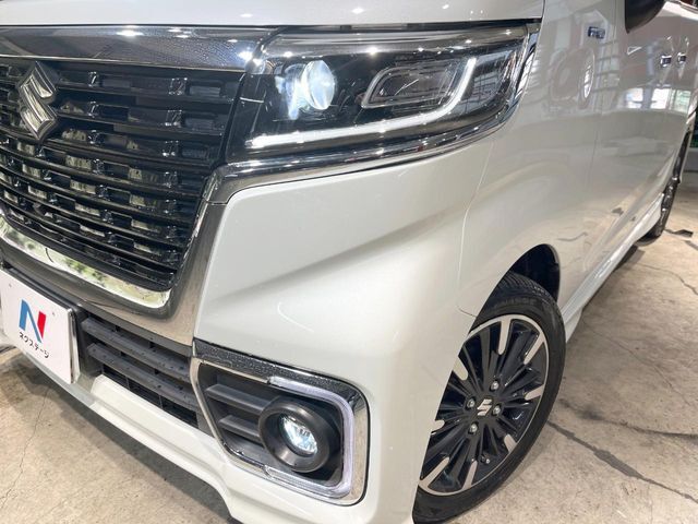 【LEDヘッドライト】悪天候や夜間走行時も良好な視界を確保し安心して運転できる高輝度LEDヘッドライトを装備！点灯速度が早く、消費電力も抑えられています。
