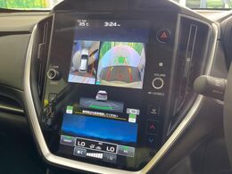 【マルチテレインモニター】車のフロントやサイドのカメラ画像を同時にモニター表示することで、悪路や狭い道を走行時でも周囲の状況確認ができ安心！本格SUVにうれしい装備です♪