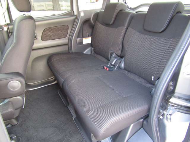 ゆったり広々したリアシート