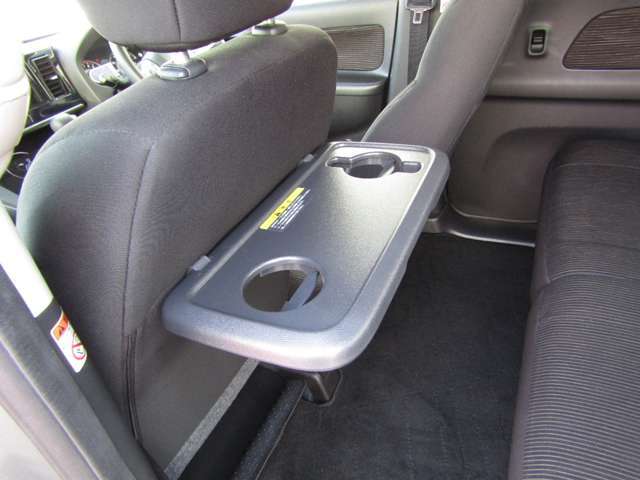 シートバックテーブル