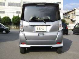 車庫入れが苦手な方も安心してください。バックカメラが付いています！