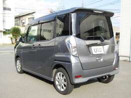 リアガラスはプライバシーガラスだから外から室内が見えにくく、夏場の暑さも軽減されます