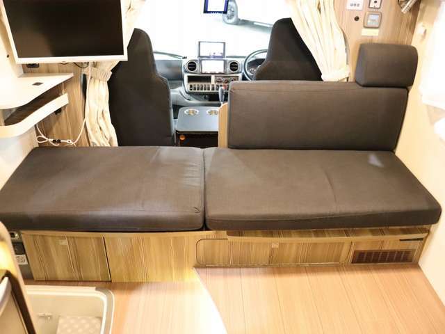 中古・新車キャンピングカーを展示場にて数多く展示しています。憧れを現実に感じられる空間をご用意しています。お気軽にお越しください。