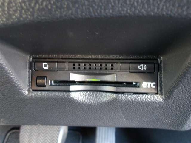 ETC車載器付きです。高速道路の料金所もスムーズに通過できます。