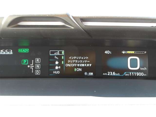 とっても見やすいメーターです。夜間時はラグジュアリーな気分にさせてくれる照明が魅力ですので、夜のドライブも楽しみになりますよ♪