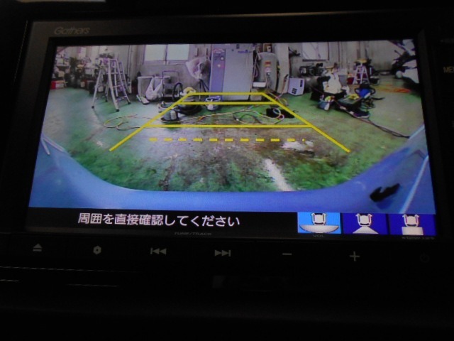 バックをするとき自動でリアの様子が映る『リアカメラ』付き！ナビ画面で確認しながらバックができますから安心ですね。でも、目視も大切ですよ！安全第一でお願いします！