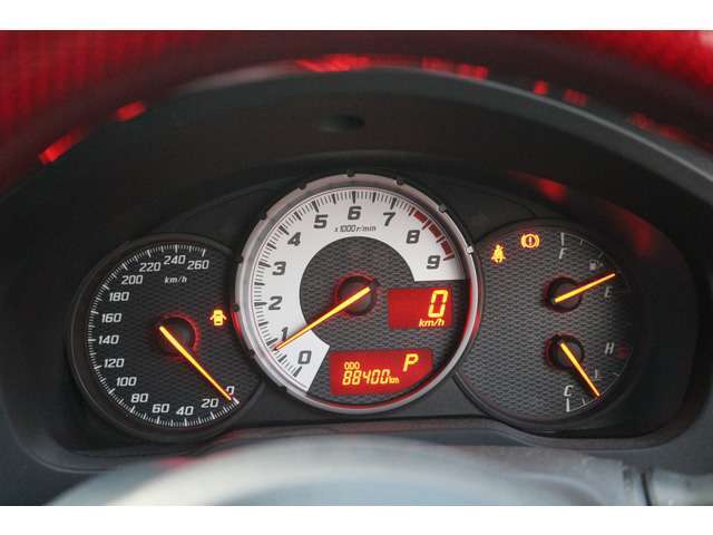 遠方からのお客様、実物を確認頂けない場合も安心。気になる箇所をお伝え頂ければ追加で写真撮影を行いご覧いただけます。ご遠慮なくお申し付けください。