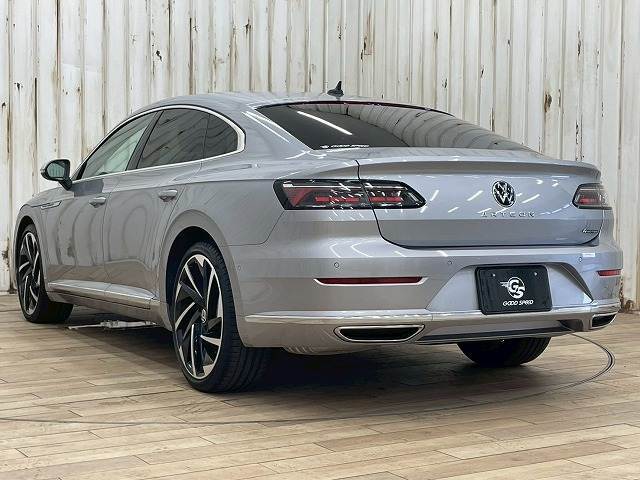 お車ご成約時の付帯率は驚きの90％OVER。GOOD　SPEED自慢のスーパーガラスコーティング。見違えるほどの輝きを放ち、納車後のメンテナンスも楽々。是非一度お試し下さい。