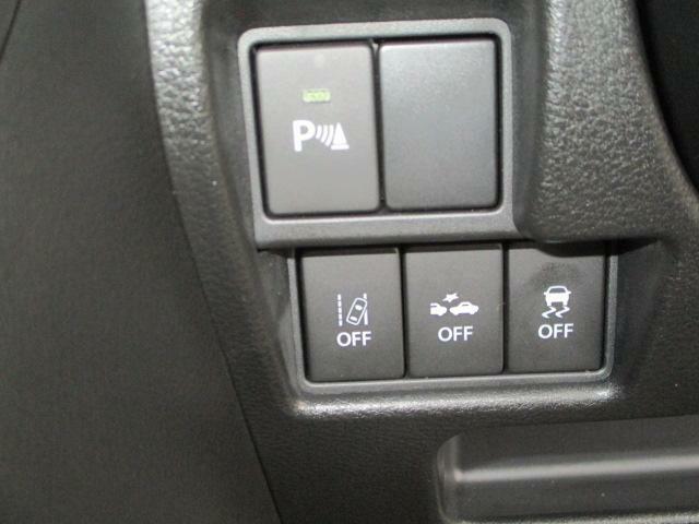 各機能の切り替えボタンは運転席前方に配置。