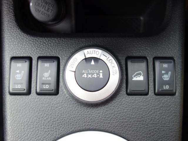 切替4WDを搭載！自由度の高い運転を楽しめます♪シートヒーターもこちらのボタンから設定できます。