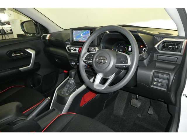 分かりやすく操作しやすい運転席まわりです☆