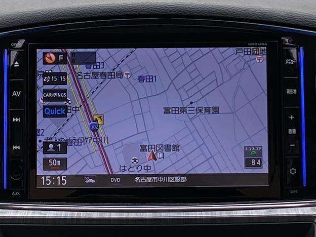 【純正ナビ】を装着！目的地も簡単に設定する事ができ、タッチパネル式で操作も簡単！更に地デジTVの視聴も可能☆Bluetooth接続で車内スピーカーから携帯の音楽が聴けるのでドライブが楽しくなる♪
