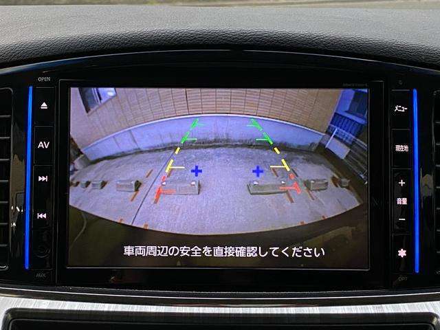 シフトをRに入れると、バックモニターが稼働！勿論、モニターはカラーで映し出されますので鮮明で見やすいです☆写真の様に、予測停車位置なども色の線で教えてくれますので、縦列駐車も楽に行えます！嬉しい装備★