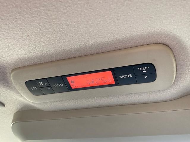 二列目にも【温度調節可能なエアコンが装備付き！】広いお車ですぐ冷えたりあったまるのはめちゃくちゃ便利！入庫時に確認しエアコンも良好です！是非一度ご来店お待ちしております！