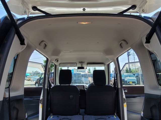 禁煙車ですので天井の汚れも無くスッキリ☆