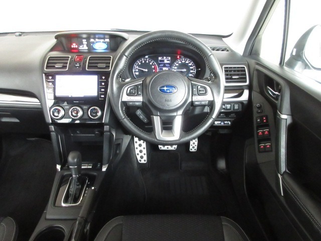 メーターも見易いレイアウトなので安心ドライブをサポートします☆