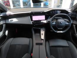 最新鋭のPEUGEOT 3D i- Cockpit