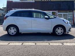 販売車は弊社スタッフによる丁寧なポリッシャー仕上げ、室内クリーニング、整備点検交換をしてのお渡しになります。ナビ、ETC、バックカメラ、新品タイヤなどご希望の場合もご相談ください！