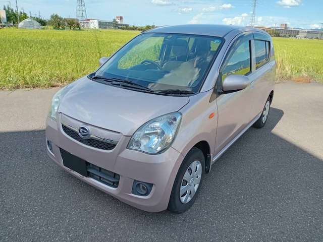 室内展示場を完備しておりますので、天候の悪い日でもゆっくりと車両をご覧下さい。