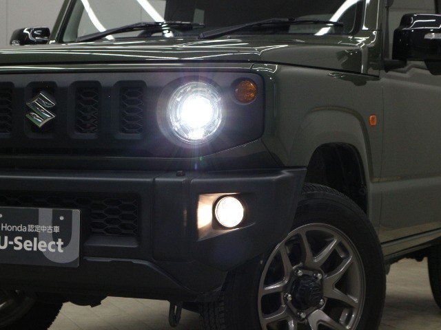 【LEDヘッドライト】悪天候や夜間走行時も良好な視界を確保し安心して運転できる高輝度LEDヘッドライトを装備！点灯速度が早く、消費電力も抑えられています！！