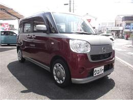 すべての展示車は、お客様に納得してお買い上げ頂く為に、整備士が厳選仕入れをして、展示前には点検チェックと路上走行テストを行ない、当社の販売基準をクリアーした安心商品車のみ展示しております。