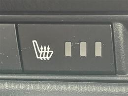 【シートヒーター】シートを温めてくれる暖房機器です！長時間座っていると負担が掛かりやすい背中や腰、または冬場などの寒い日に冷えやすい脚部に快適なぬくもりを伝えます。