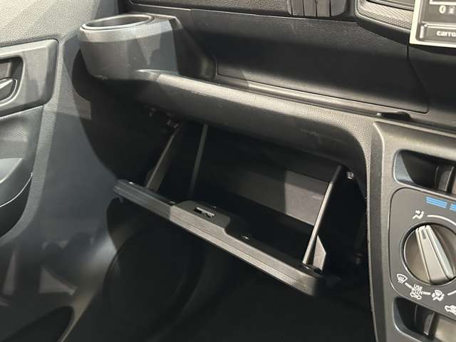 納車前にはスタッフによってピカピカに仕上げてご納車致します。オプションでガラスコーティングなどオススメ品も格安で承ります！