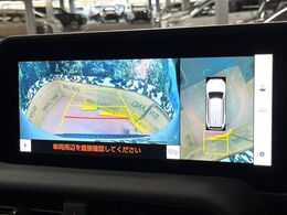 【パノラミックビューモニター】専用のカメラにより、上から見下ろしたような視点で360度クルマの周囲を確認することができます☆死角部分も確認しやすく、狭い場所での切り返しや駐車もスムーズに行えます。