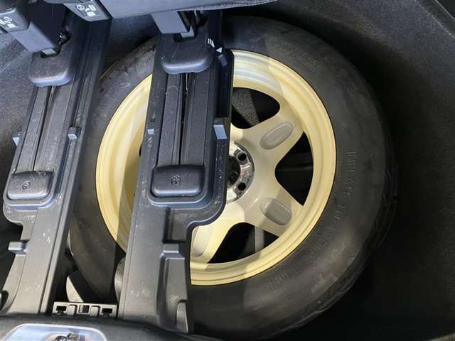 スペアタイヤがついていて、パンクや不測の事態が起きても安心です！