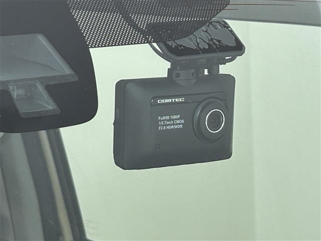 【　ドライブレコーダー　】運転中の記録を残します。事故などを起こした起こされた時の証拠を残します。