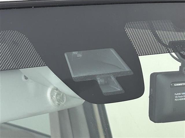 【　衝突被害軽減ブレーキ　】衝突軽減ブレーキ付き♪誤操作で万が一、前方の車に衝突しそうになった際に自動でブレーキが作動し衝突の被害を軽減します！