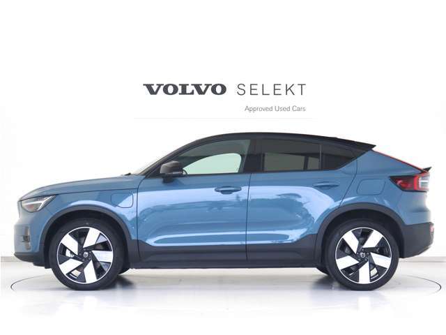 【C40 Recharge】クーペSUVスタイルを纏う、ボルボ初のピュアEVモデル。伝統的なスカンジナビアン・デザインを継承しながら、躍動感にあふれ優雅な雰囲気を身にまとう、新しい潮流を具現化したスタイリングです。