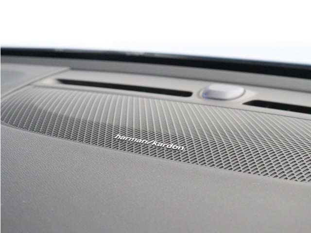 【harman/kardon】世界のオーディオファン垂涎のプレミアムサウンドシステムを搭載。原音に近い音場空間を忠実に再現。乗る人すべてに最良の音響体験を提供します。