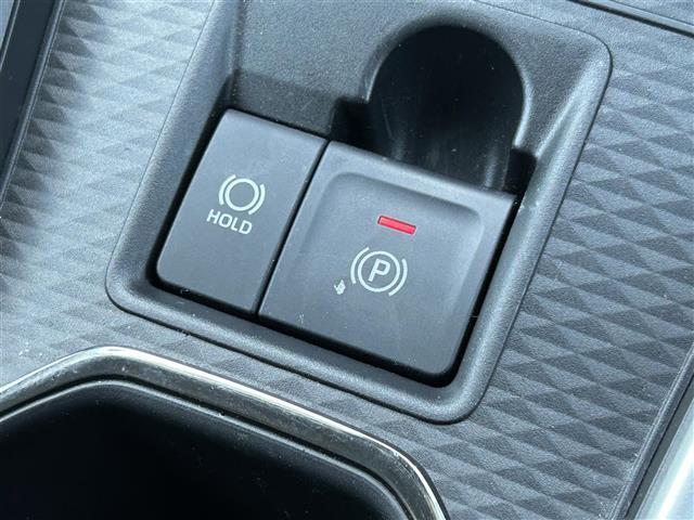 運転席周りのスイッチ類になります。様々な装備がついておりますので、ご不明な点があれば、いつでもお問い合わせお待ちしております。