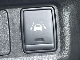 【インテリジェントLI】走行中の車線からはみ出しそうな時、警告音と共にステアリングとブレーキを制御し、車線内を走行する様にアシスト。より安全な運転をサポートしてくれます！