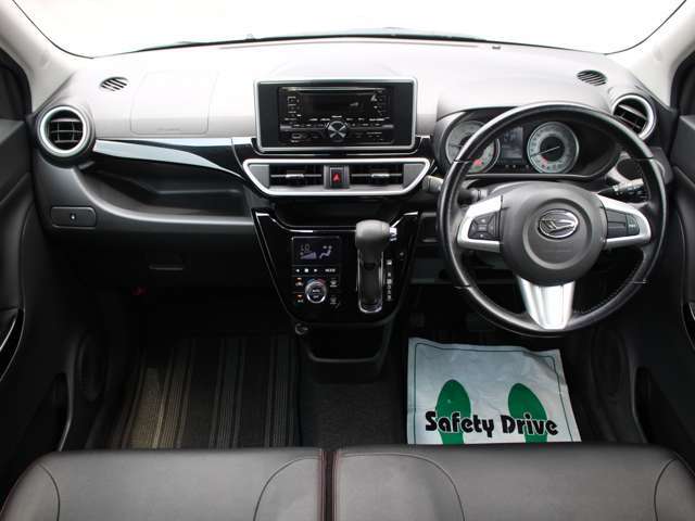すっきりとしたキャストらしいデザインのダッシュ回り！フロントビューの視認性もよく運転しやすいと思います★