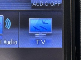 TVが見れるチューナーを装備しています。　新しい車でも付いていないことで、TVが見れない事も多々あるので要チェックです。