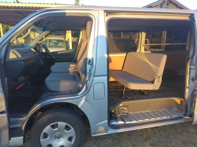 車内きれい！3人6人乗り！