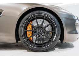 カーボンセラミックブレーキ装備