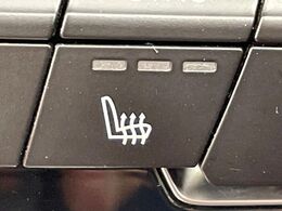 ●フロントシートヒーティング：運転席・助手席共に三段階で調節が可能なシートヒーターを装備しております。季節を問わず快適にご使用いただけます。