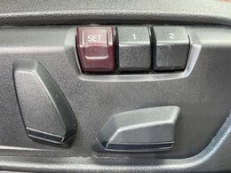 ●メモリー付きパワーシート：あなたに合わせたシートポジションが3つまで登録可能！フルパワーシートだから座席調整も楽々♪お好みのシートポジションで、ストレスないドライブをお楽しみください。