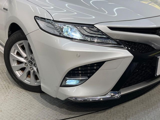 【LEDヘッドライト】悪天候や夜間走行時も良好な視界を確保し安心して運転できる高輝度LEDヘッドライトを装備！点灯速度が早く、消費電力も抑えられています。