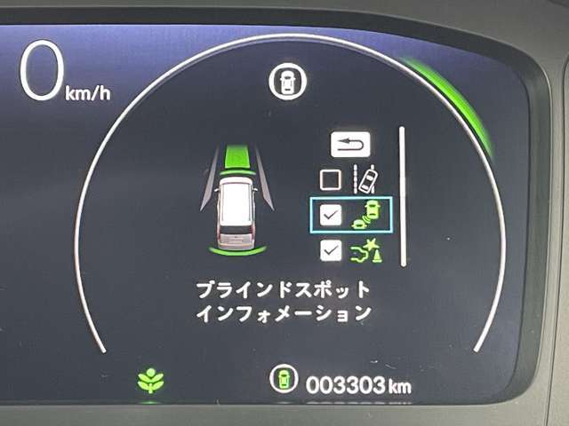 ◆【ブラインドスポットインフォメーション】走行中、斜め後ろに他のクルマを検知すると、その方向のドアミラー鏡面上にマークを表示しお知らせします！危険をいち早く知ることができます。
