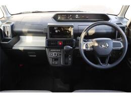 前席全体　目線も高く広い視界で安心して運転することができますね！