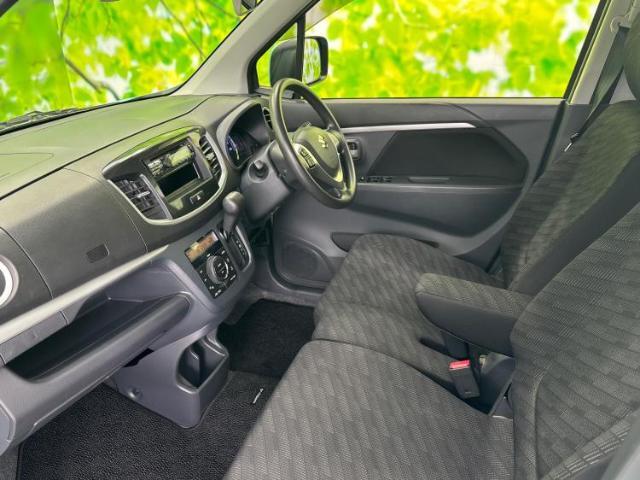 WECARSでは各商談席に大型モニターをご用意しております！見やすい大画面でゆったりと全国の在庫をご覧いただけます！是非ご来店お待ちしております！