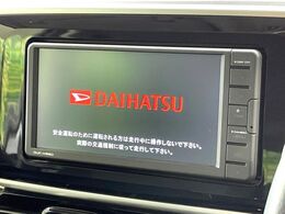 【純正ナビ】人気の純正ナビを装備。オーディオ機能も充実しており、Bluetooth接続すればお持ちのスマホやMP3プレイヤーの音楽を再生可能！毎日の運転がさらに楽しくなります！！